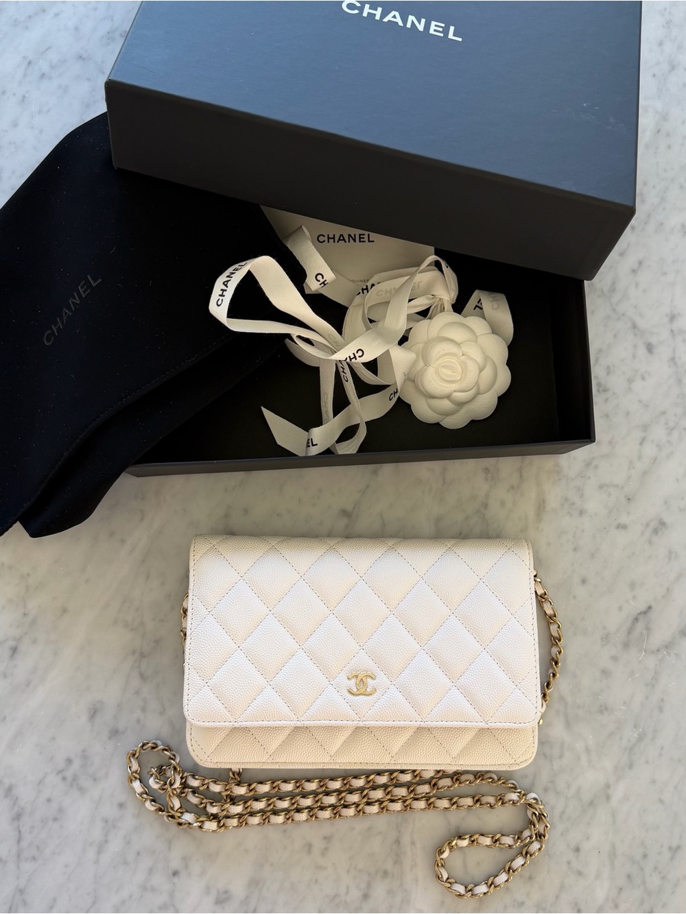 Chanel White Wallet on chain - Authentic
